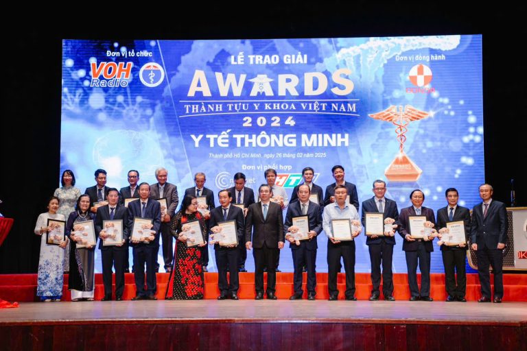 Trao 20 Giải thưởng Thành tựu y khoa Việt Nam năm 2024 cho công trình y tế thông minh