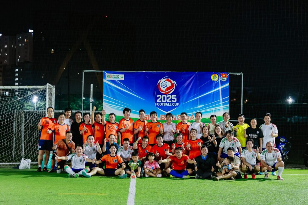 BẢN LĨNH BẤT BẠI: ĐỘI 2 VÔ ĐỊCH NGUYỄN TRÃI FOOTBALL CUP 2025 SAU KHOẢNH KHẮC KỊCH TÍNH!