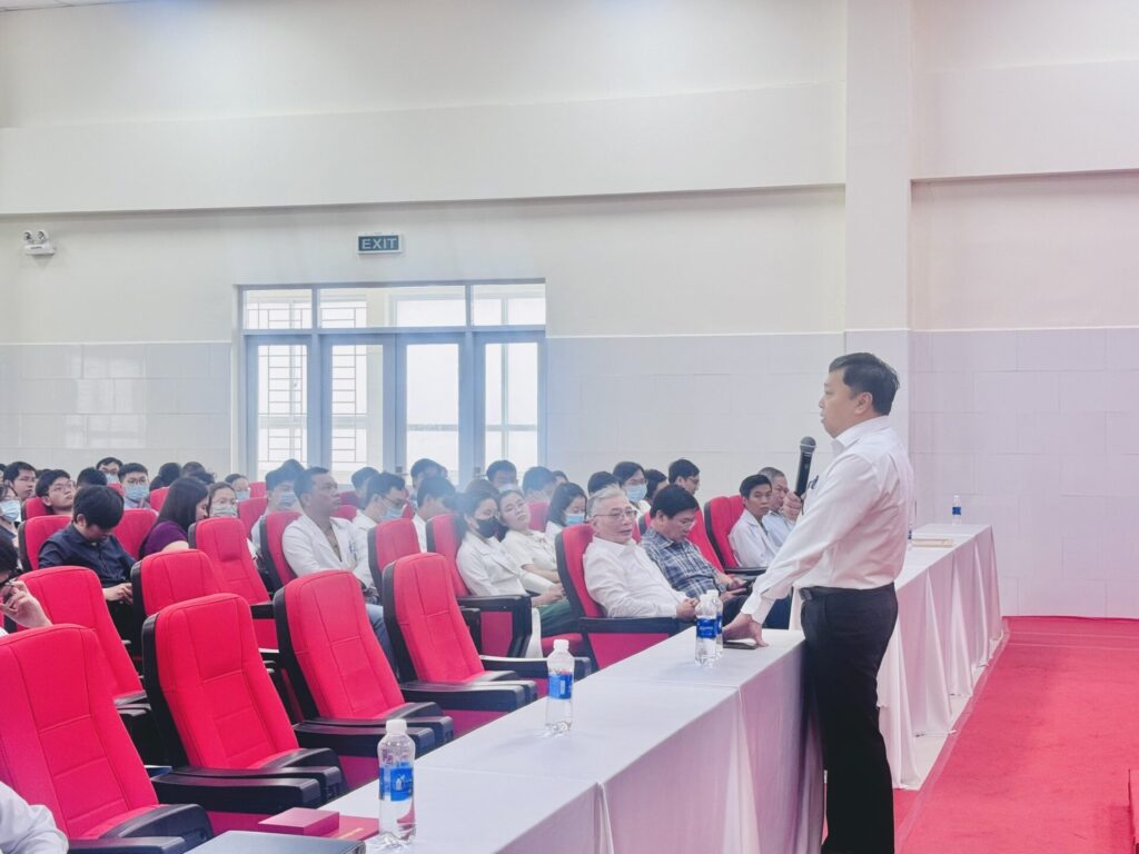 KHI KHOẢNG CÁCH THẾ HỆ ĐƯỢC XÓA NHÒA: BUỔI ĐỐI THOẠI TRỰC TIẾP GIỮA BAN GIÁM ĐỐC VÀ HƠN 150 BÁC SĨ TRẺ