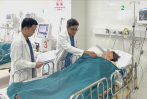 Hành trình hồi sinh cô gái 19 tuổi mắc bệnh lạ