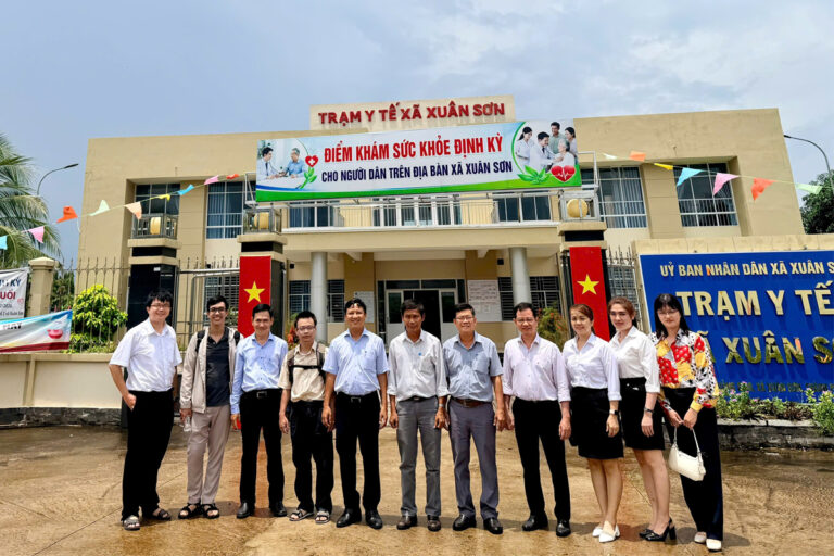 LUÂN PHIÊN BÁC SĨ LÀM VIỆC TẠI TRẠM Y TẾ XÃ XUÂN SƠN